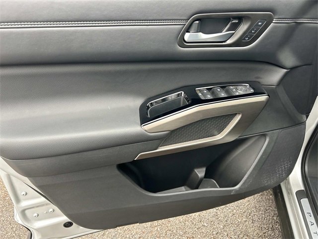 Used 2025 Nissan Pathfinder Platinum w/ Cargo Package image 15