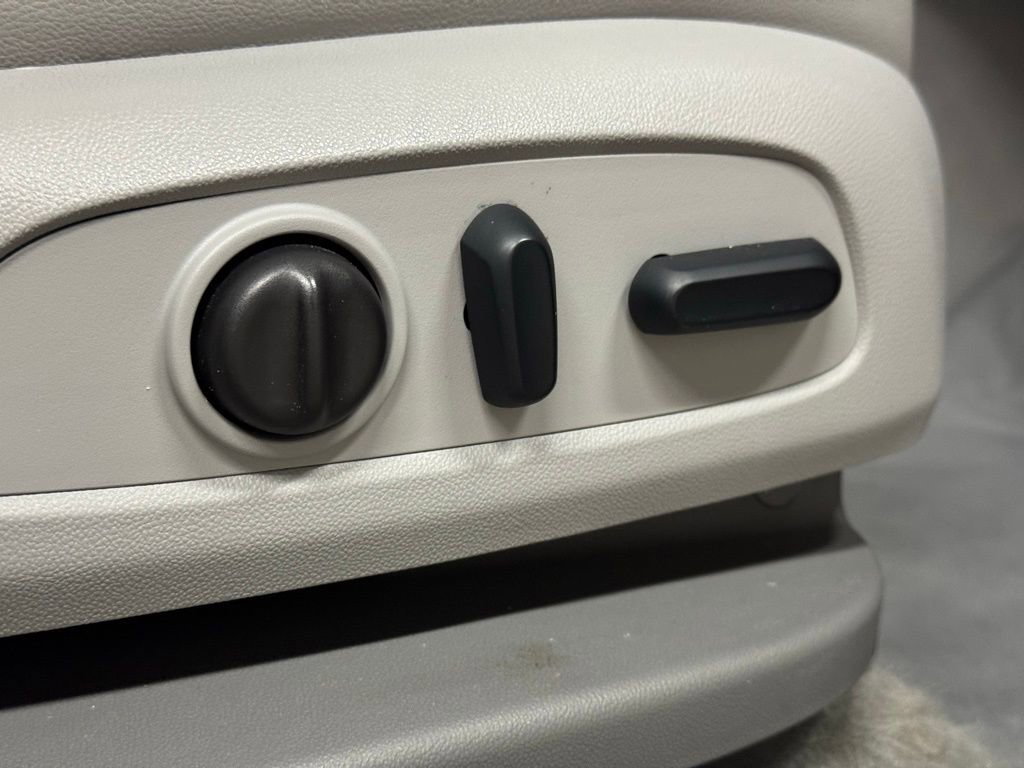 Certified 2023 GMC Acadia SLT w/ Technology Package image 27