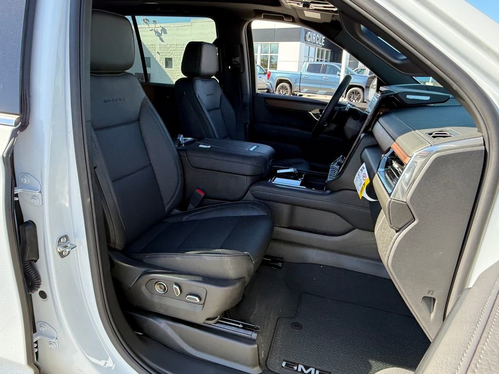 New 2026 GMC Yukon Denali w/ Sun & Power Step Package image 19