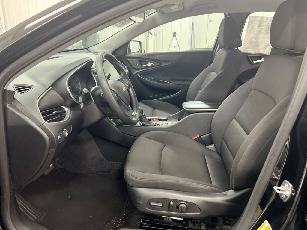 Used 2025 Chevrolet Malibu LT FWD image 19