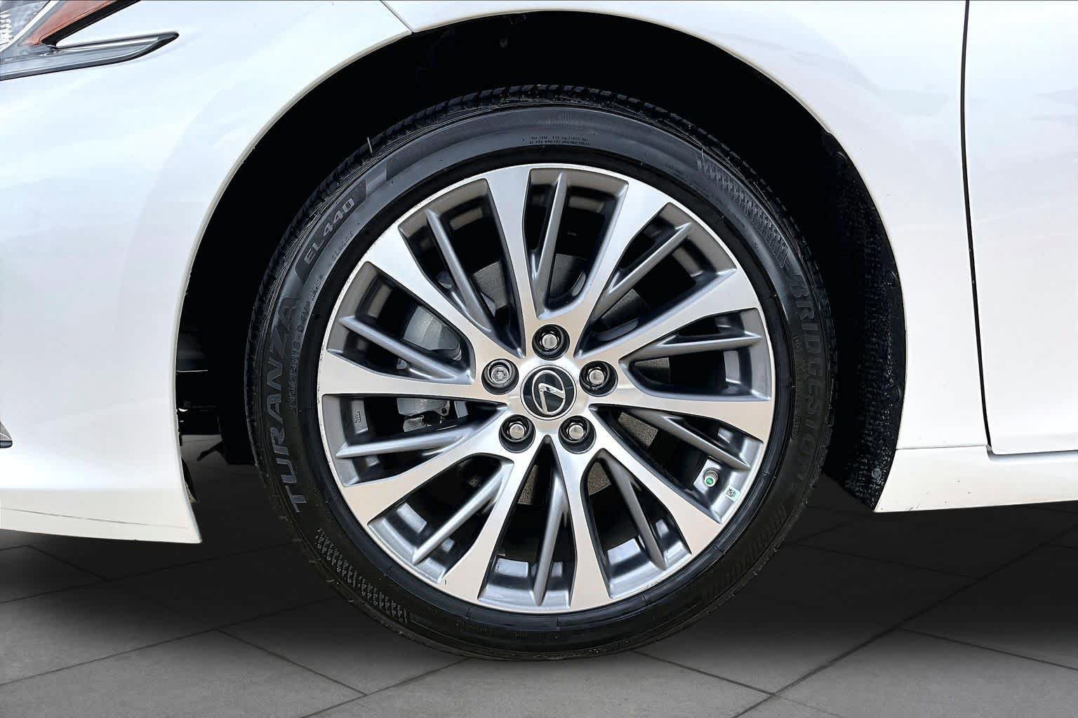 Used 2020 Lexus ES 350 w/ Premium Package FWD image 11