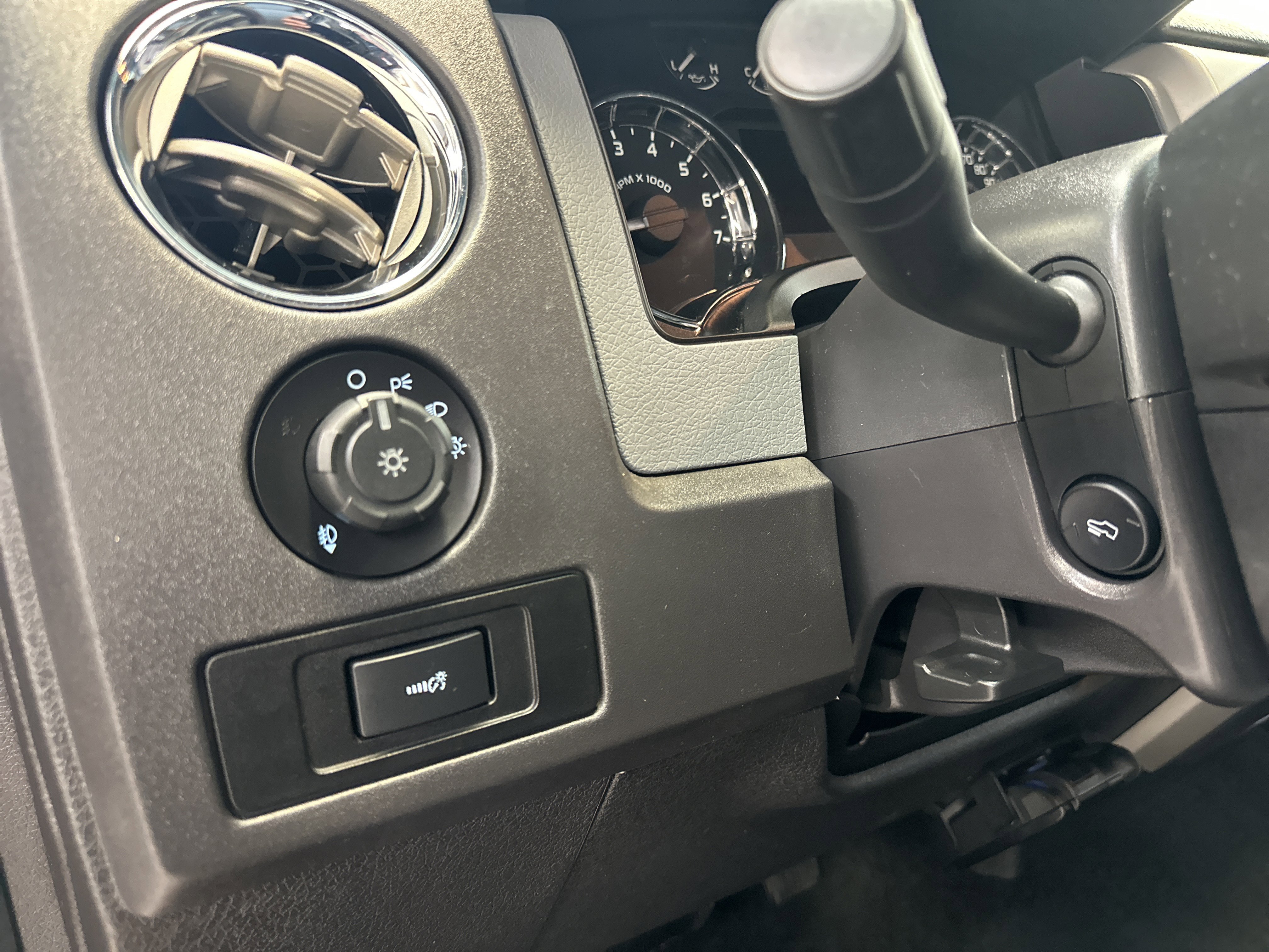 Used 2011 Ford F150 XLT w/ XLT Chrome Pkg image 23