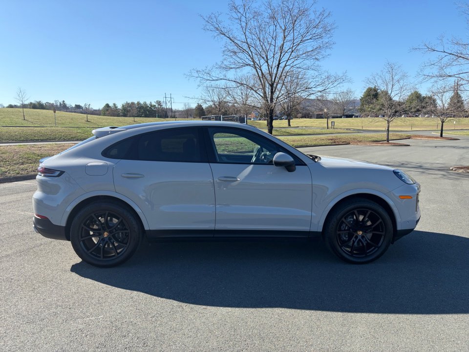 Certified 2025 Porsche Cayenne Coupe image 8