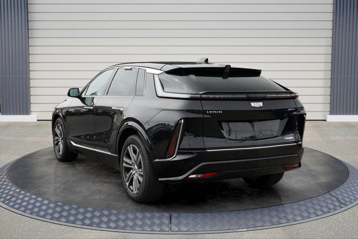 Used 2024 Cadillac Lyriq Luxury RWD image 5