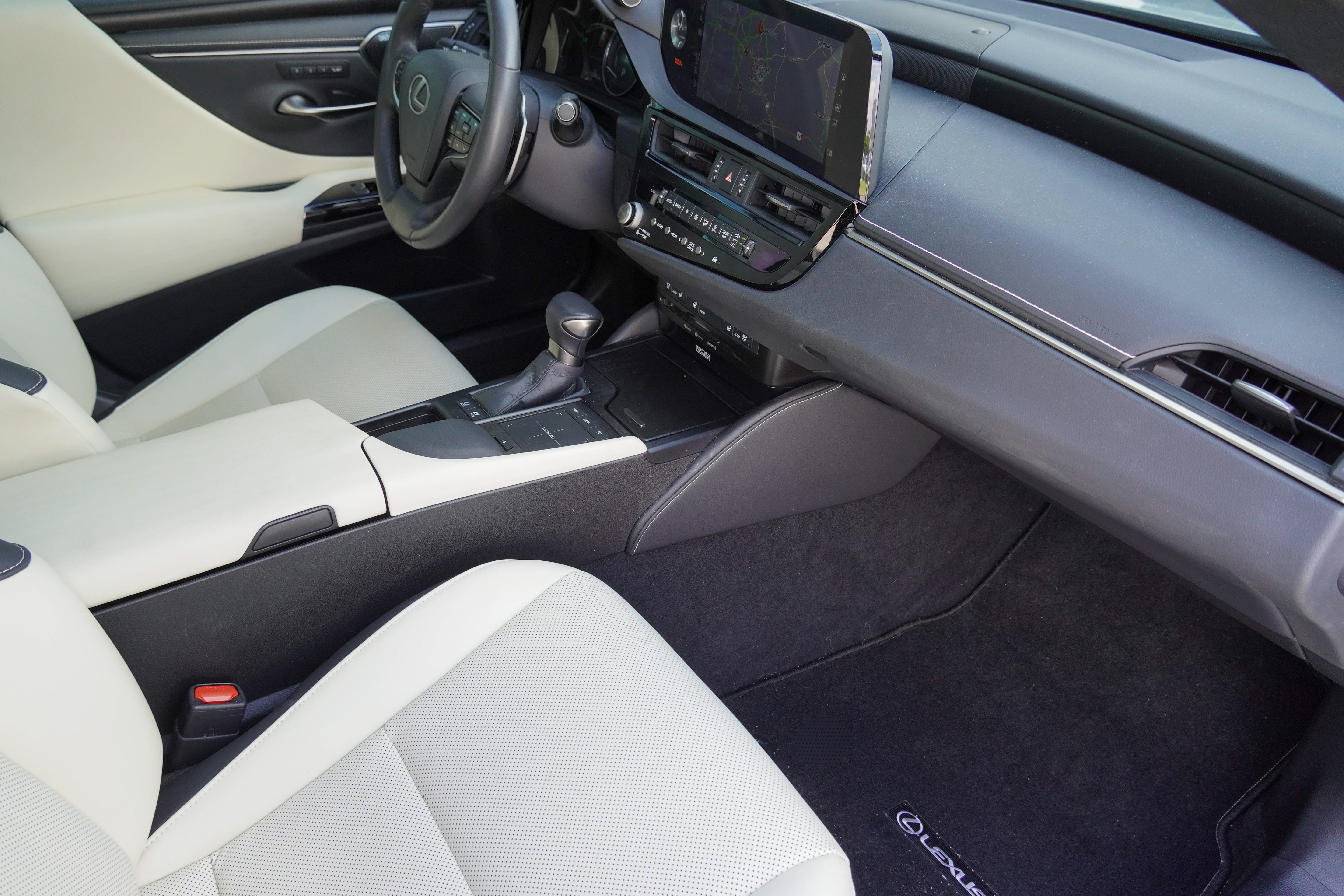 Used 2022 Lexus ES 300h w/ Premium Package FWD image 9