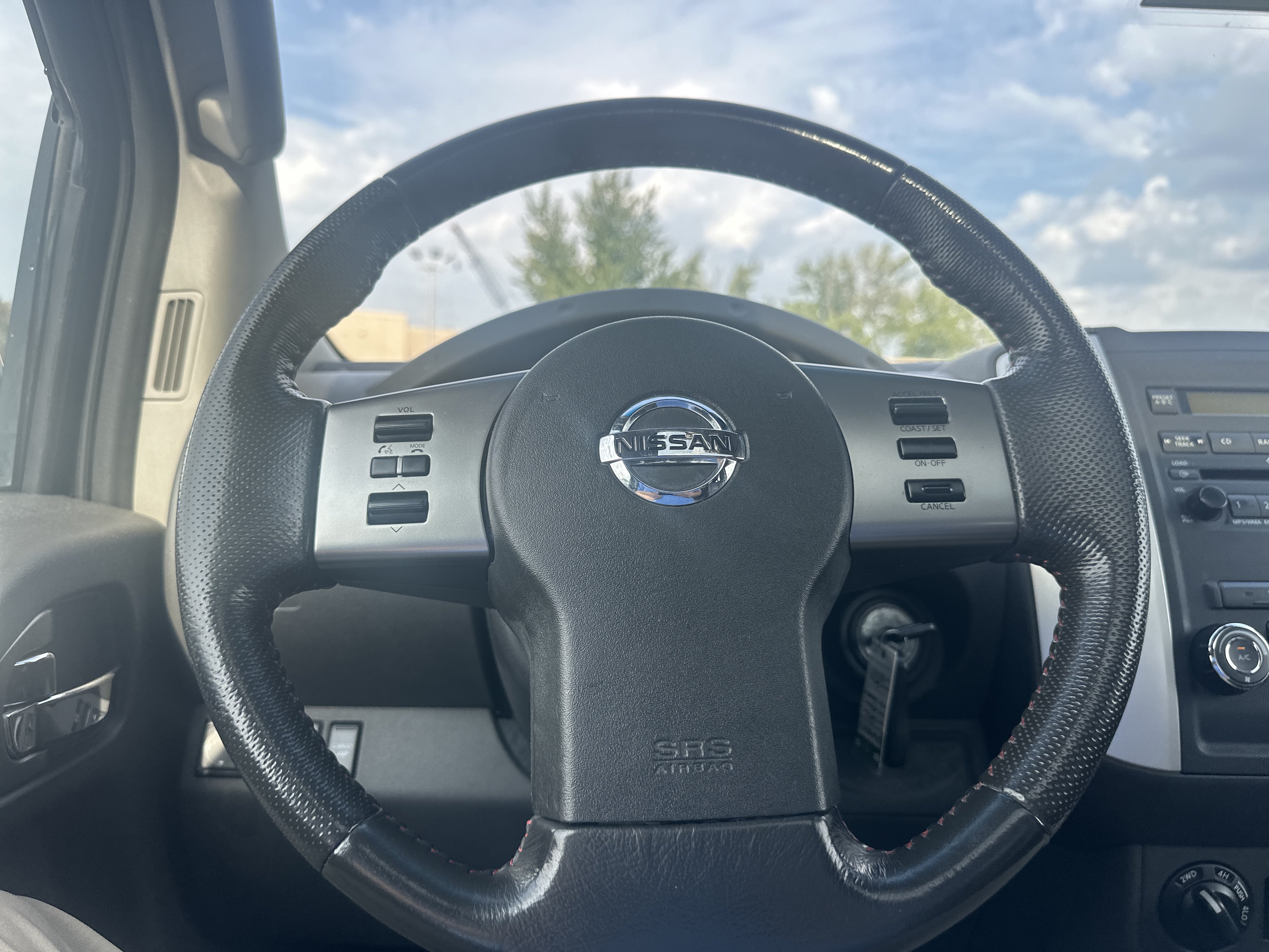 Used 2012 Nissan Frontier PRO-4X w/ Pro-4x Luxury Pkg AWD/4WD image 17