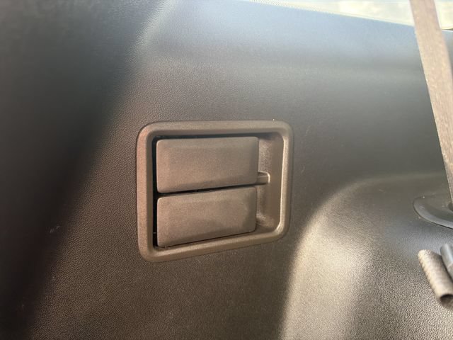 Used 2021 GMC Acadia SLE FWD image 21
