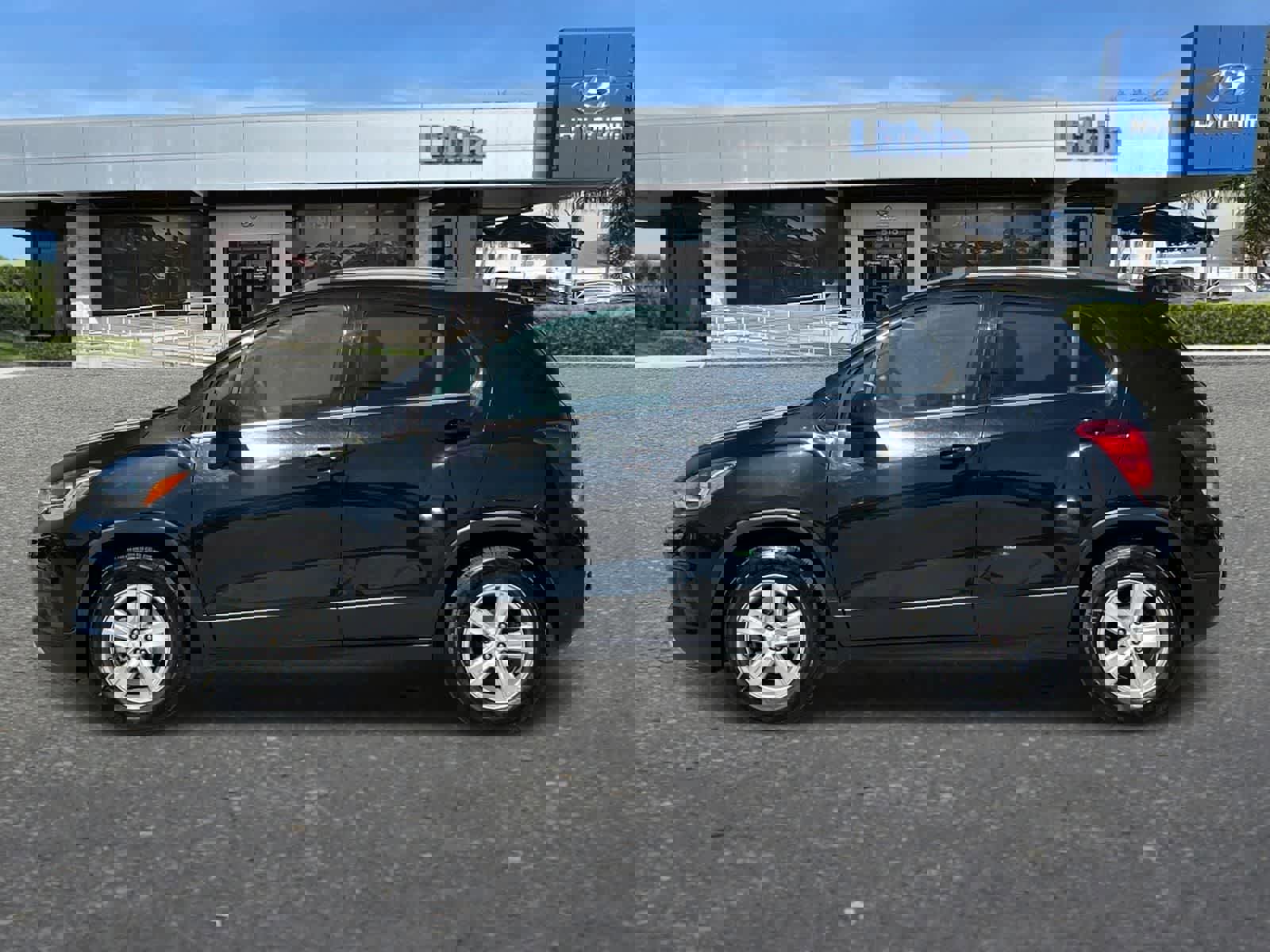 Used 2020 Chevrolet Trax LT image 6