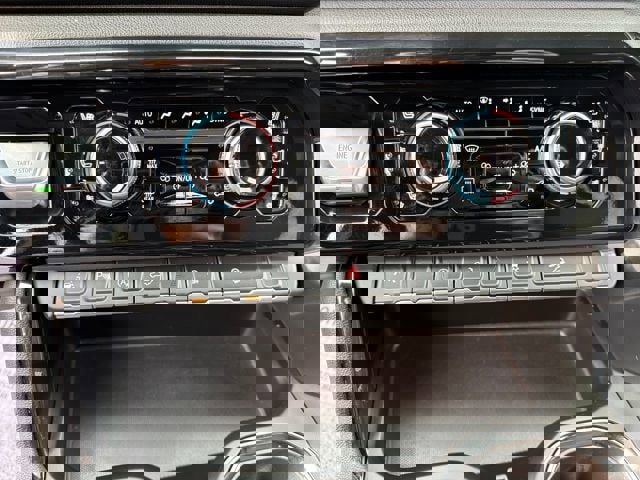 Used 2023 GMC Sierra 1500 AT4 w/ Technology Package image 19