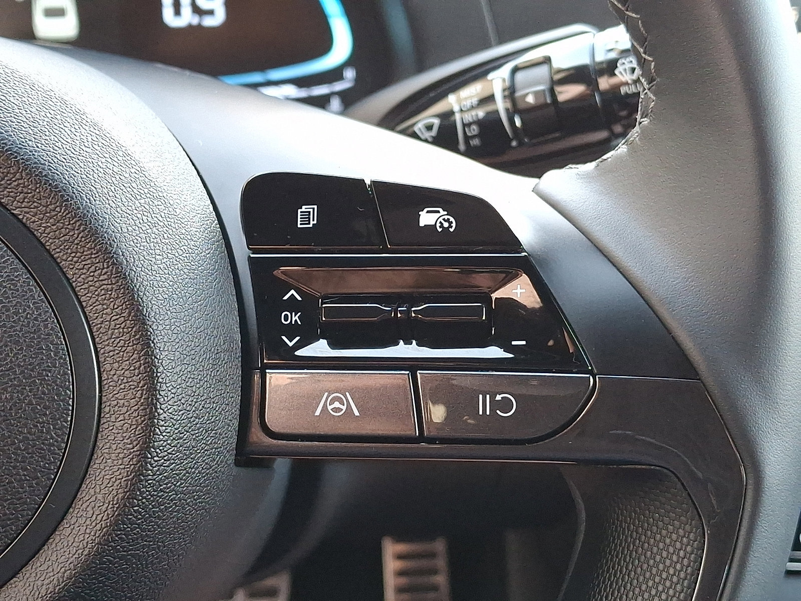 Certified 2025 Hyundai Elantra Sport FWD image 21