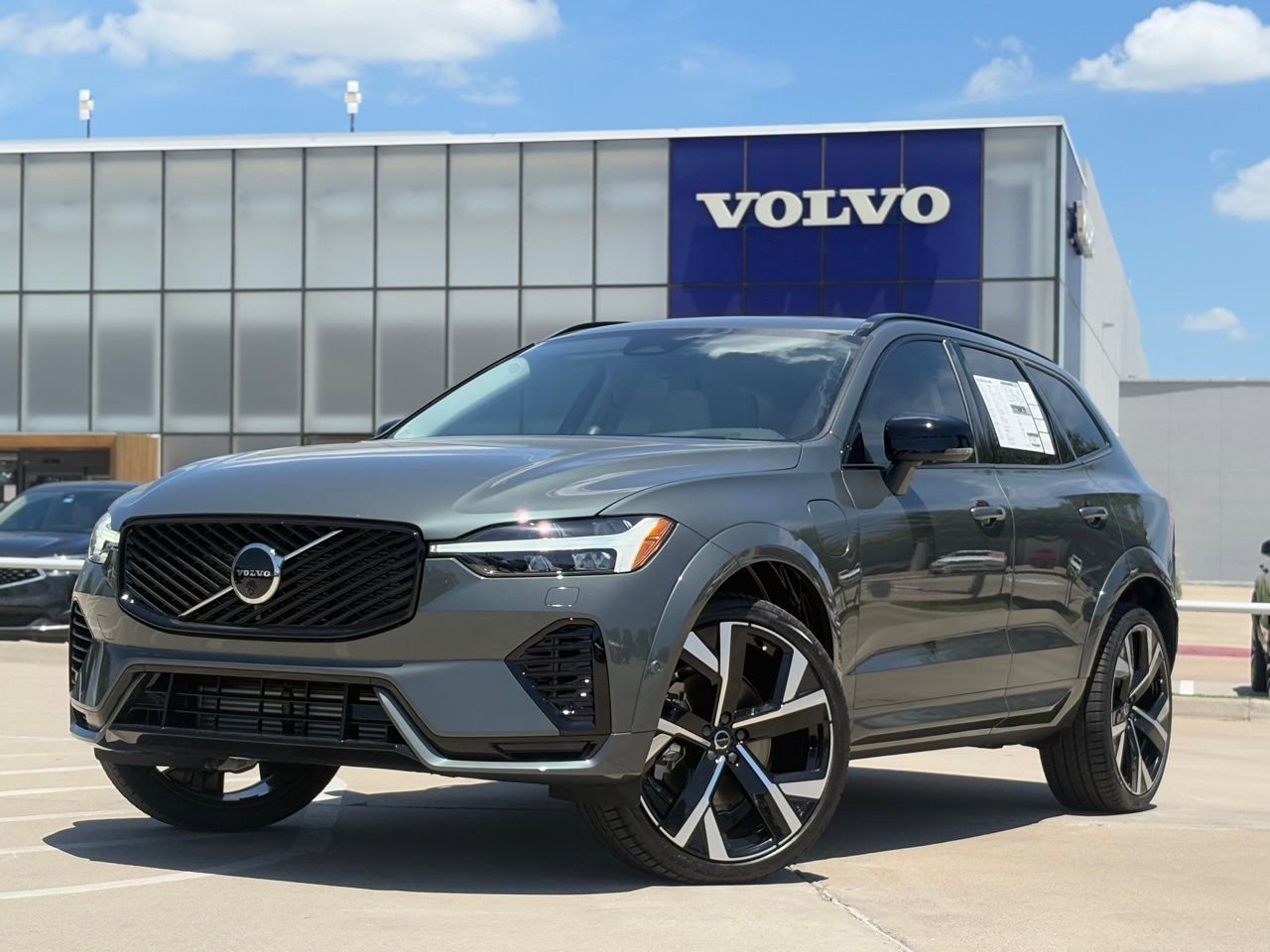 New 2026 Volvo XC60 T8 Ultra w/ Protection Package Premier image 1