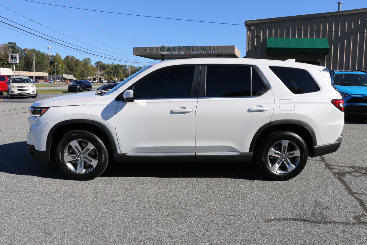 Used 2025 Honda Pilot EX-L image 2