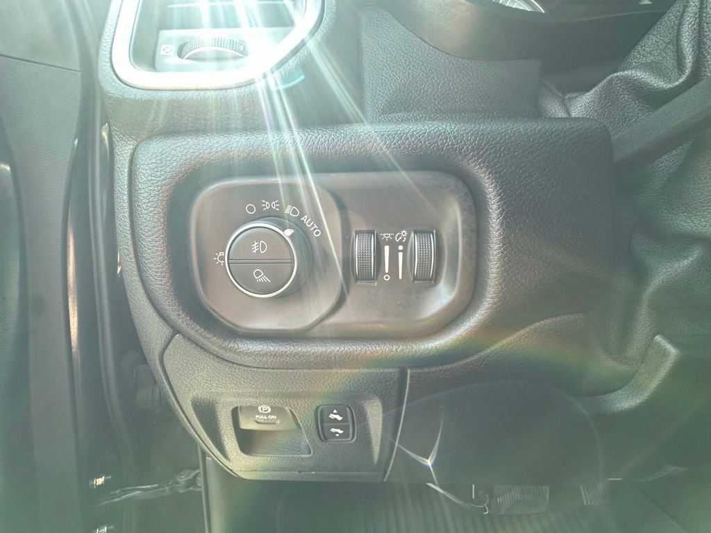 Used 2020 RAM 1500 Laramie w/ Sport Appearance Package AWD/4WD image 4