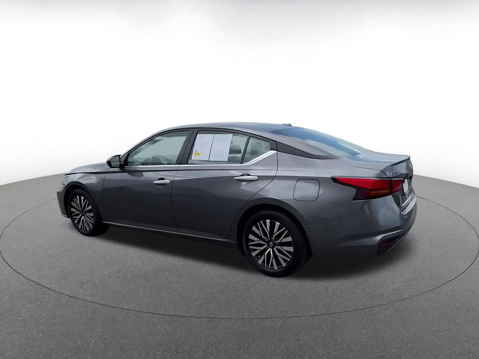 Used 2025 Nissan Altima 2.5 SV image 10