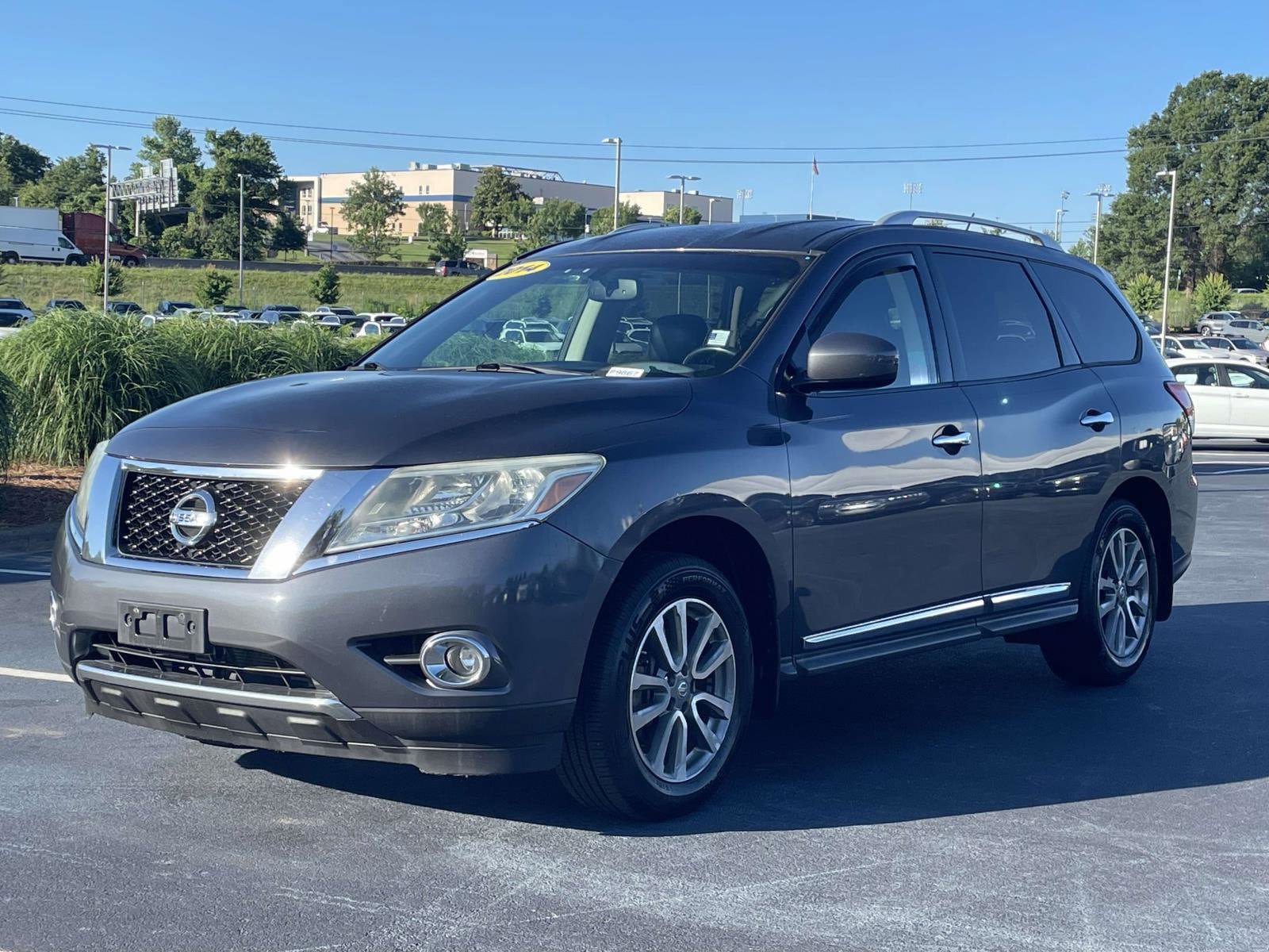Used 2014 Nissan Pathfinder SL w/ Trailer Tow Package AWD/4WD image 3