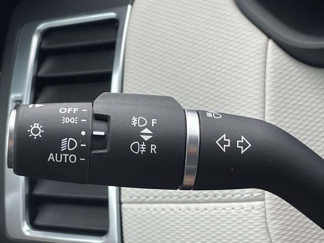 Used 2025 Land Rover Discovery Dynamic SE AWD/4WD image 31
