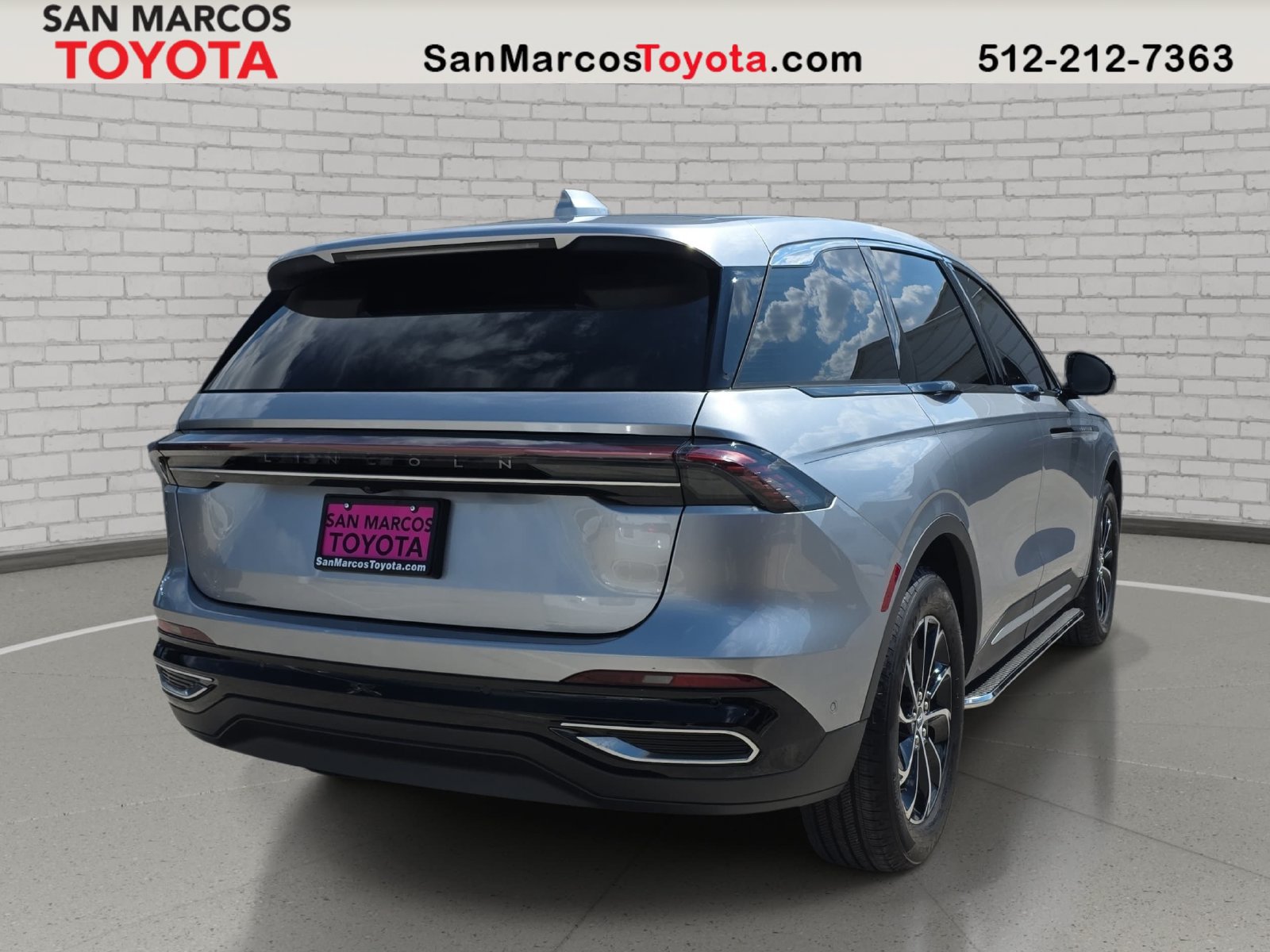 Used 2024 Lincoln Nautilus Premier AWD/4WD image 6