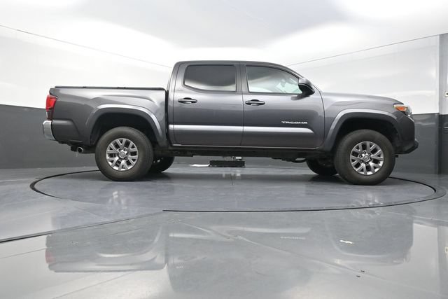 Used 2018 Toyota Tacoma SR5 RWD image 40