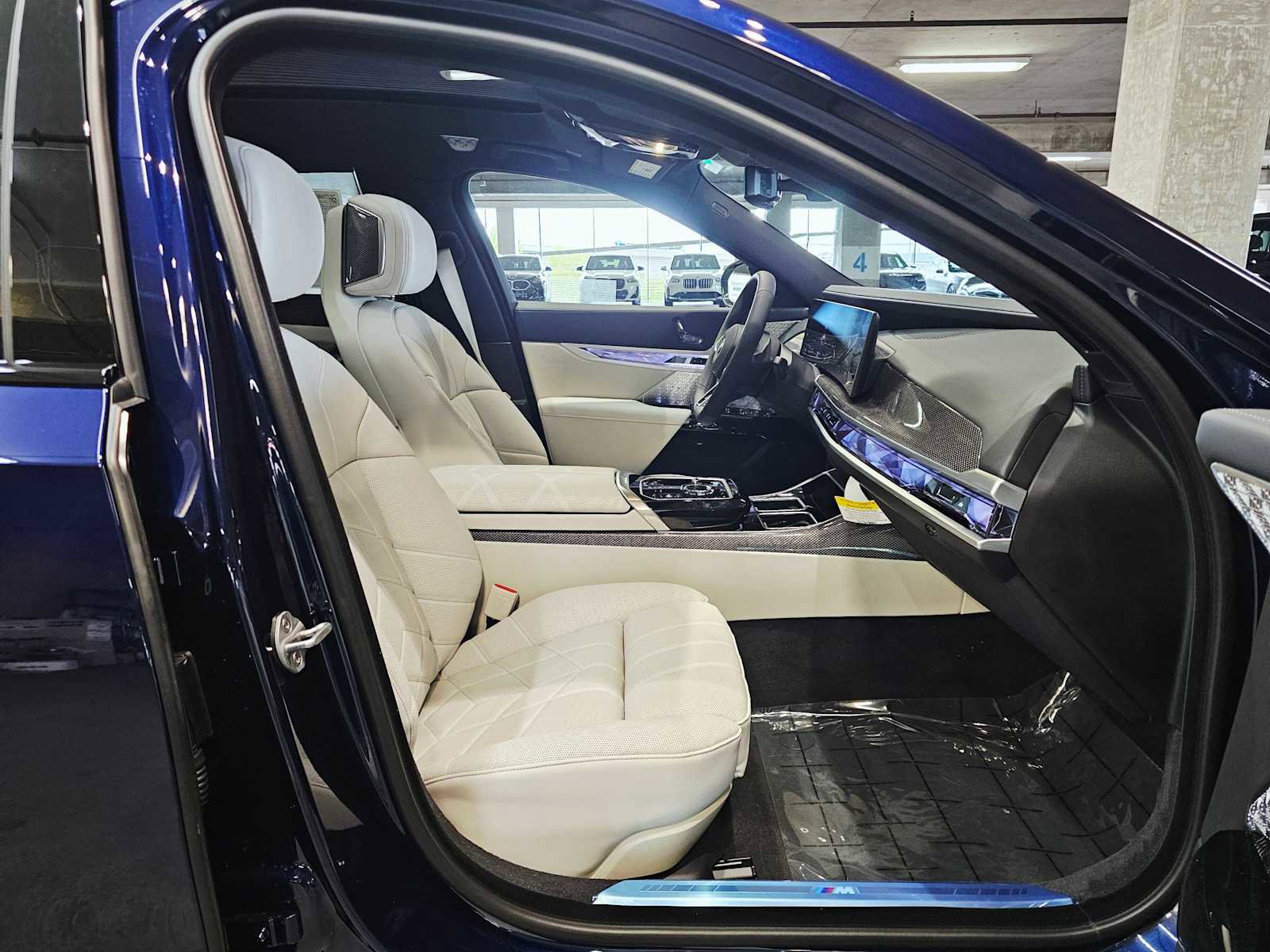 New 2025 BMW i7 xDrive60 w/ Executive Package image 27