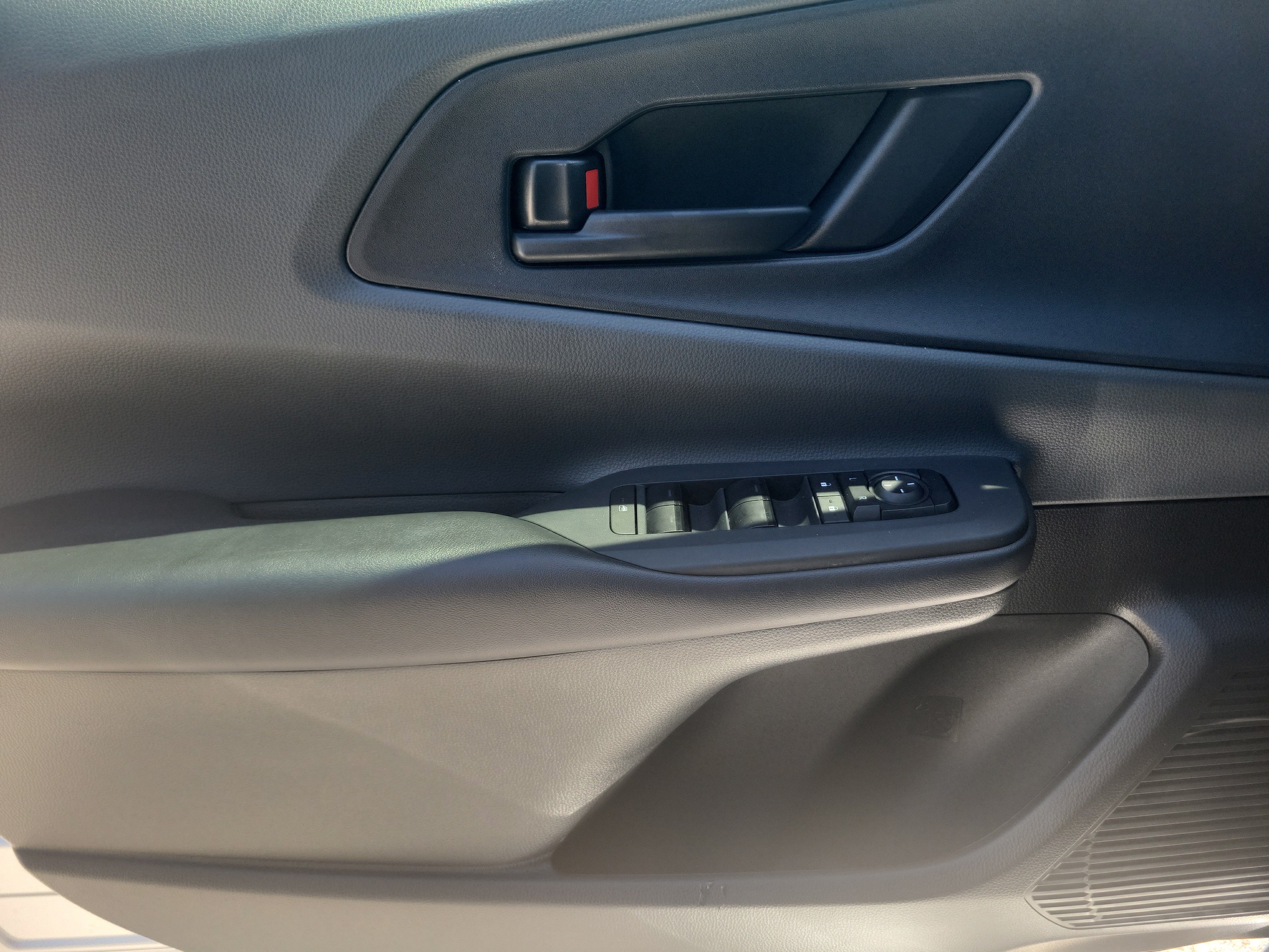 Used 2024 Toyota Prius LE FWD image 21