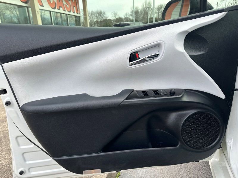 Used 2020 Toyota Prius XLE image 7