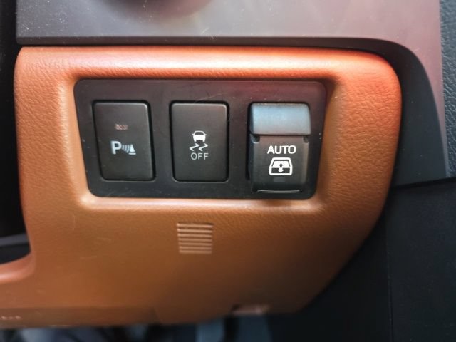 Used 2020 Toyota Sequoia Platinum AWD/4WD image 25