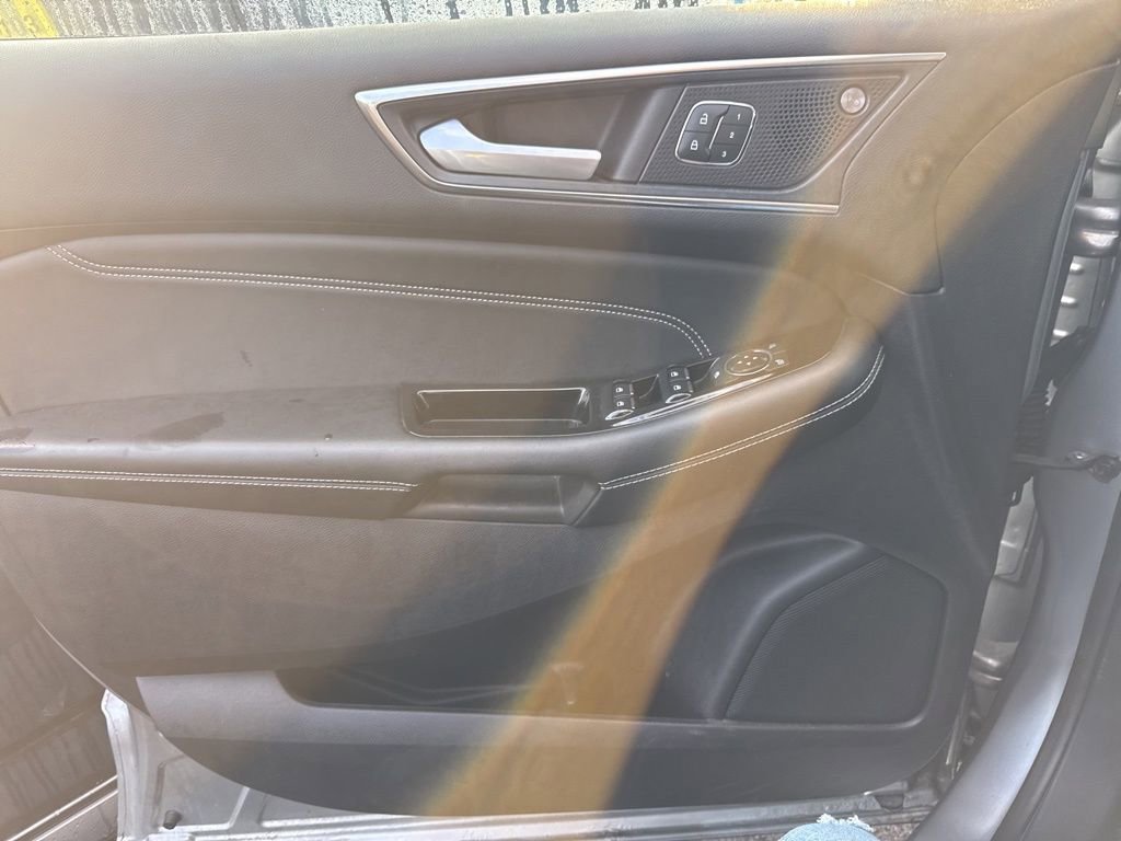 Used 2020 Ford Edge Titanium w/ Class II Trailer Tow Package AWD/4WD image 9