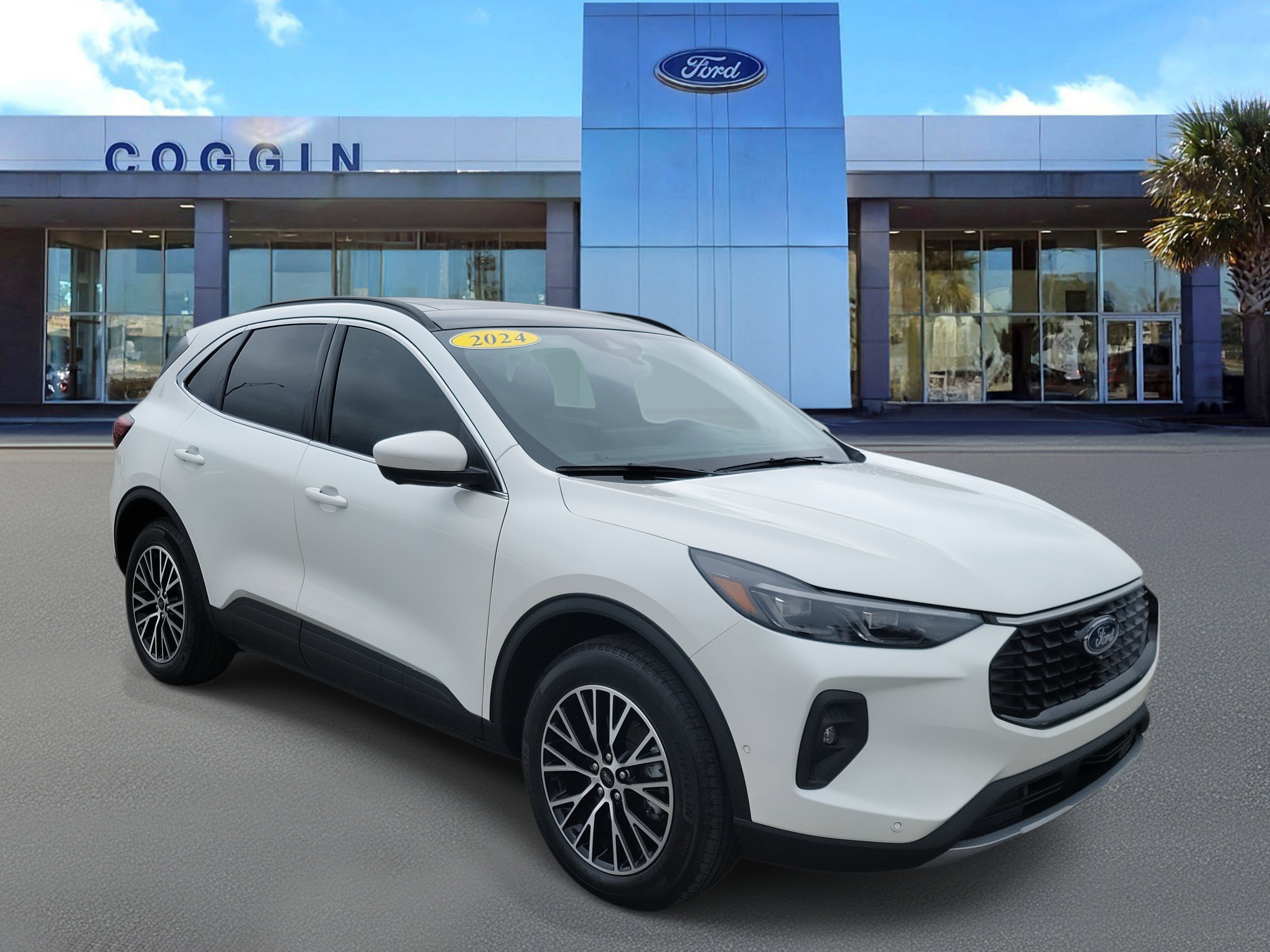 Used 2024 Ford Escape SE w/ PHEV Premium Package image 4