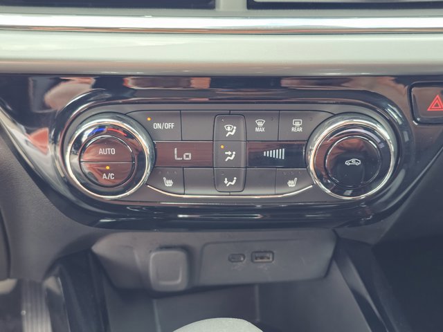 Used 2025 Chevrolet Trax LT w/ LT Convenience Package FWD image 28