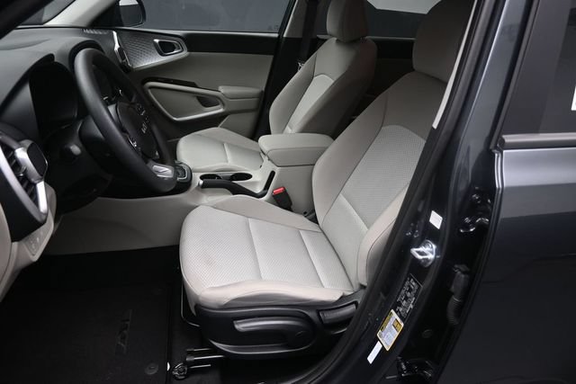 Used 2025 Kia Soul LX FWD image 18