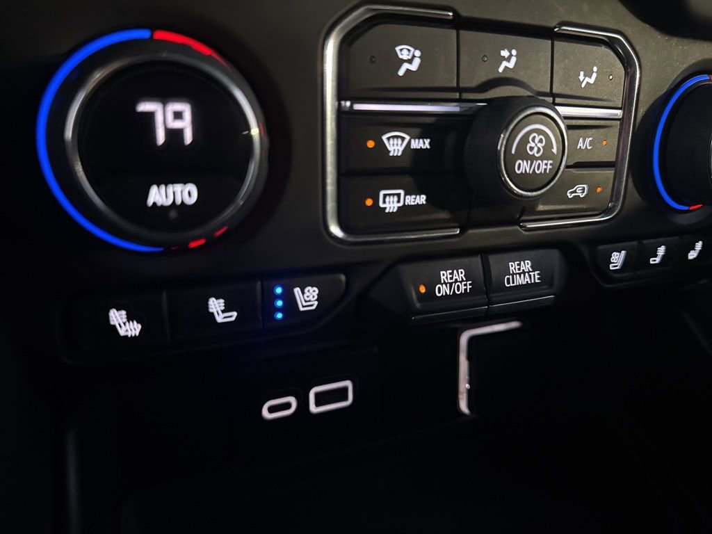 Used 2023 Chevrolet Suburban Premier image 28