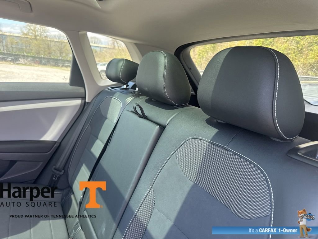 Used 2023 Volkswagen Taos SE w/ Panoramic Sunroof Package image 9