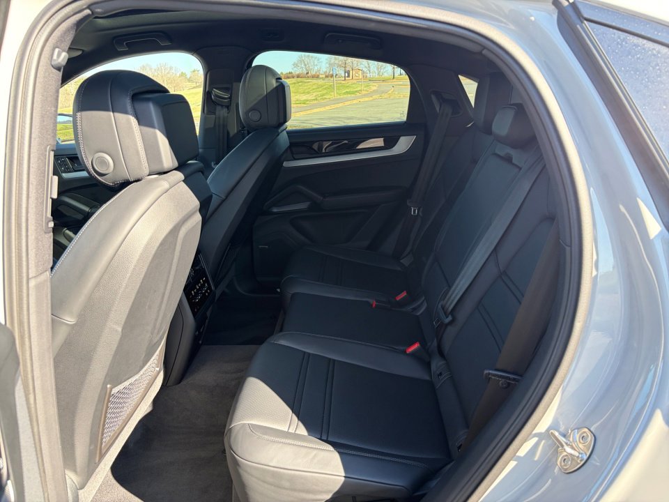 Certified 2025 Porsche Cayenne Coupe image 20