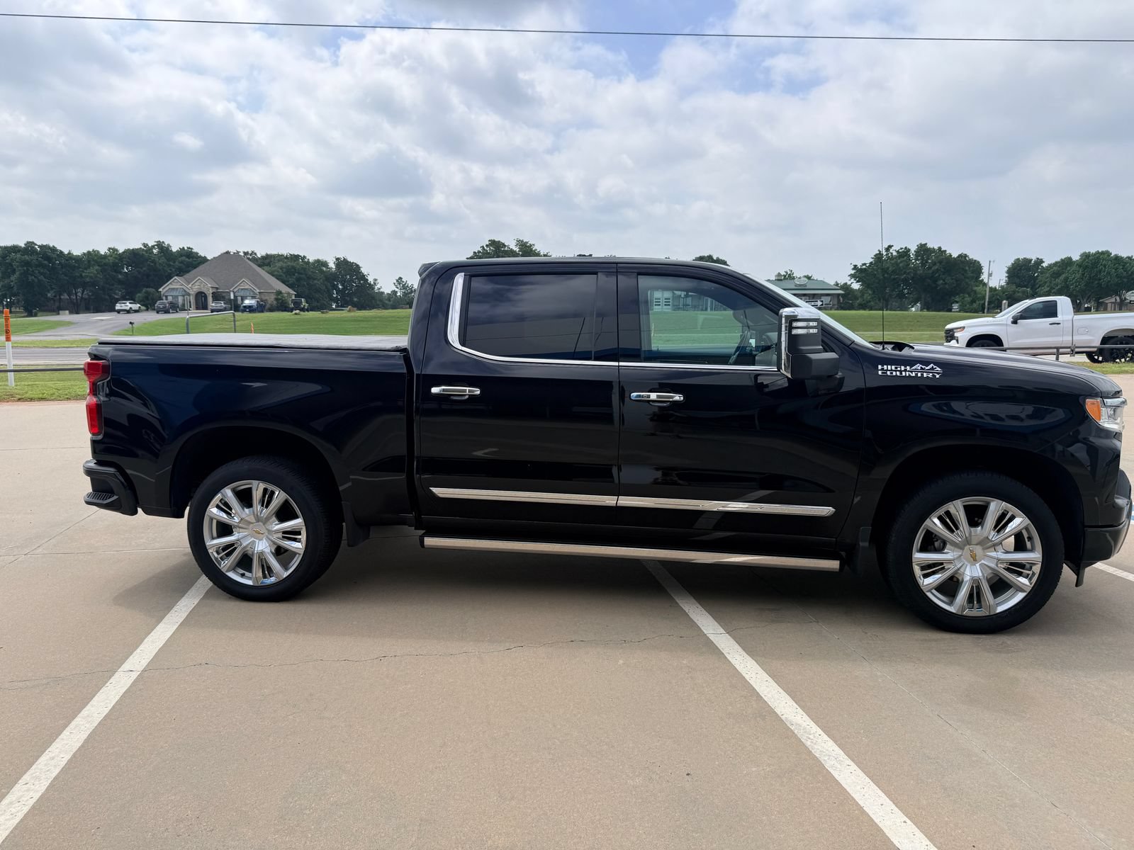 Used 2025 Chevrolet Silverado 1500 High Country w/ High Country Premium Package AWD/4WD image 5