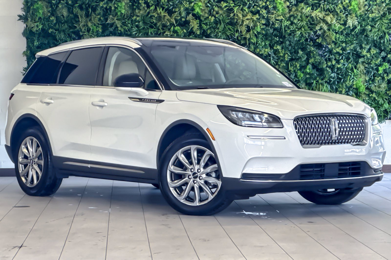 Certified 2022 Lincoln Corsair AWD w/ Premium Package image 2