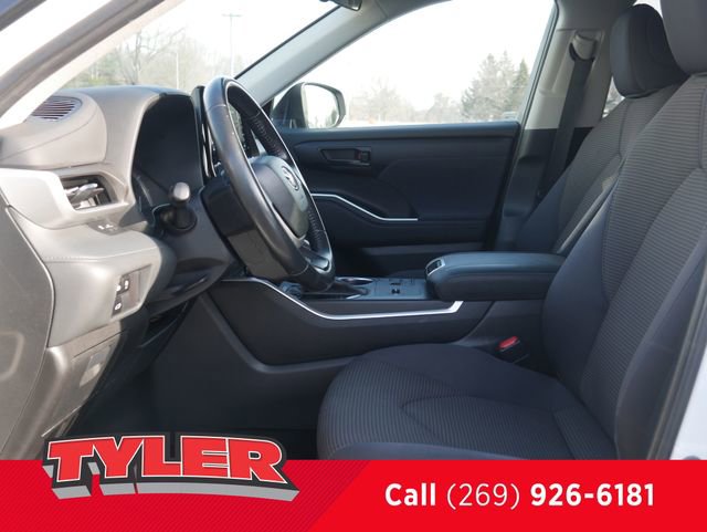 Used 2023 Toyota Highlander LE image 38