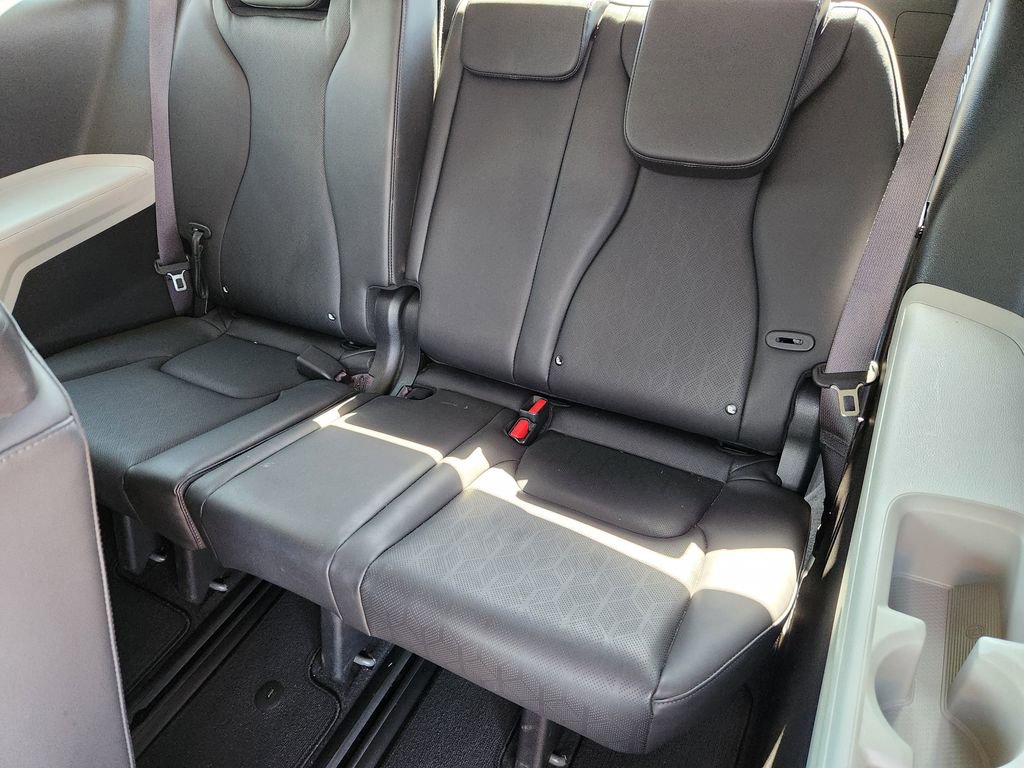 Used 2024 Kia Carnival LX image 29