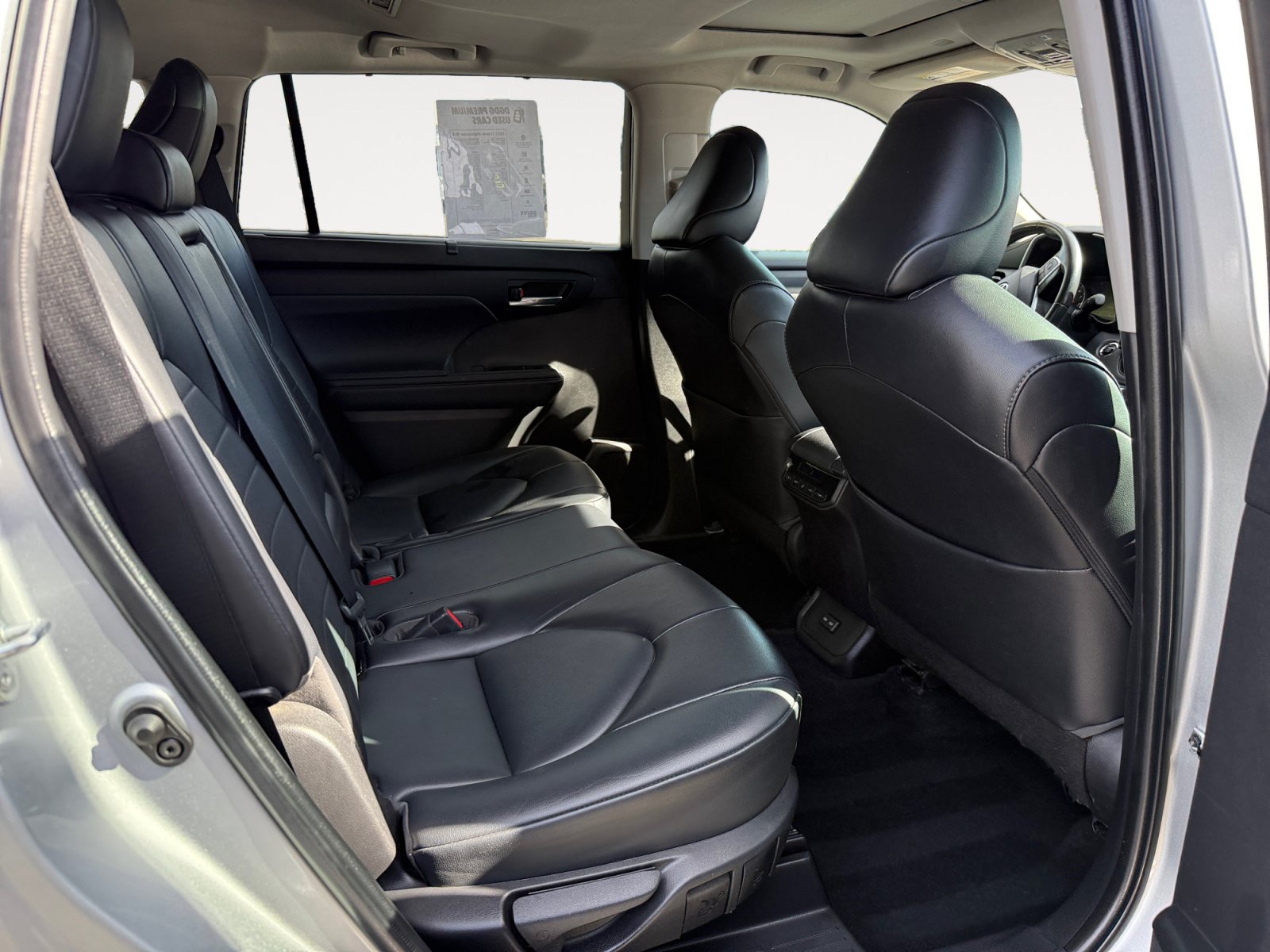 Used 2022 Toyota Highlander XLE FWD image 18