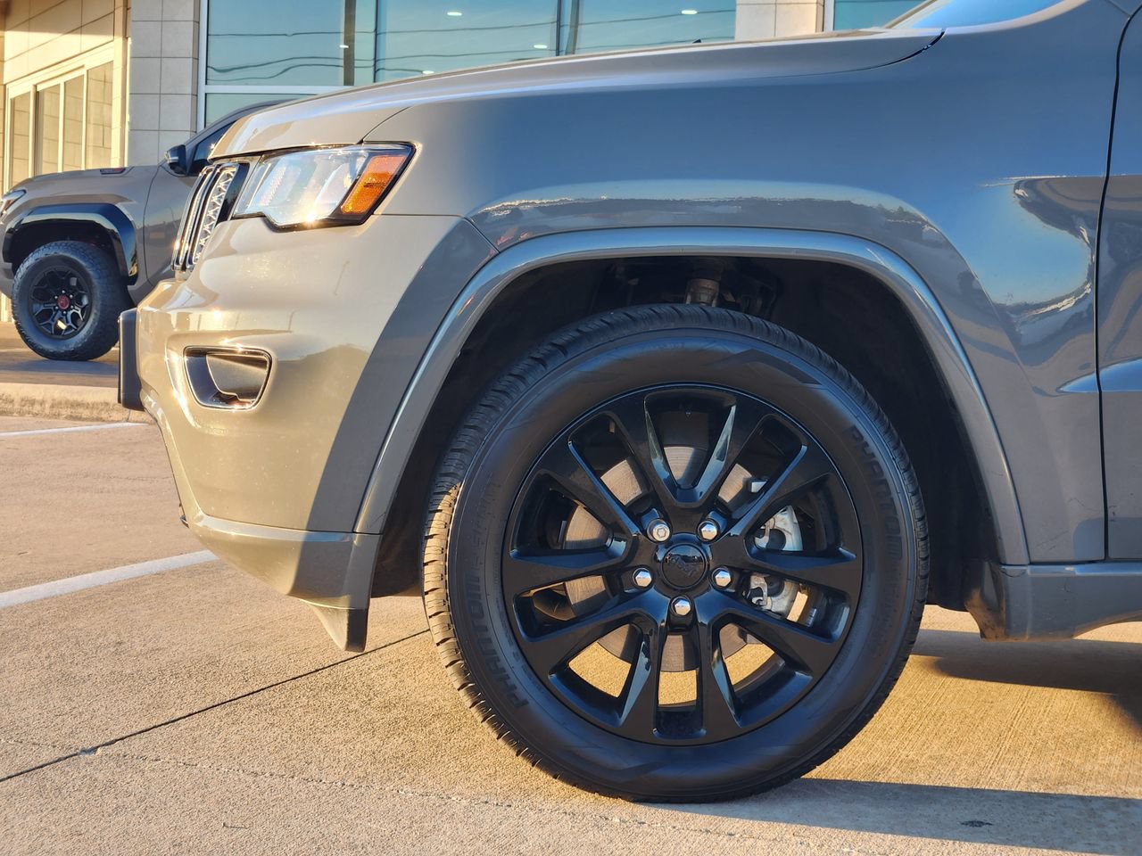 Used 2022 Jeep Grand Cherokee Laredo X RWD image 8