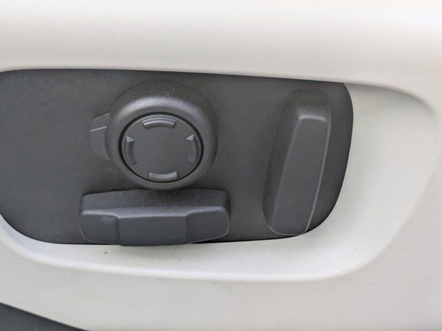 Used 2025 Land Rover Discovery S image 17