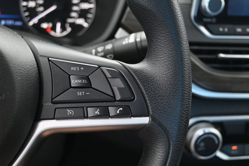Used 2025 Nissan Altima 2.5 SV FWD image 30