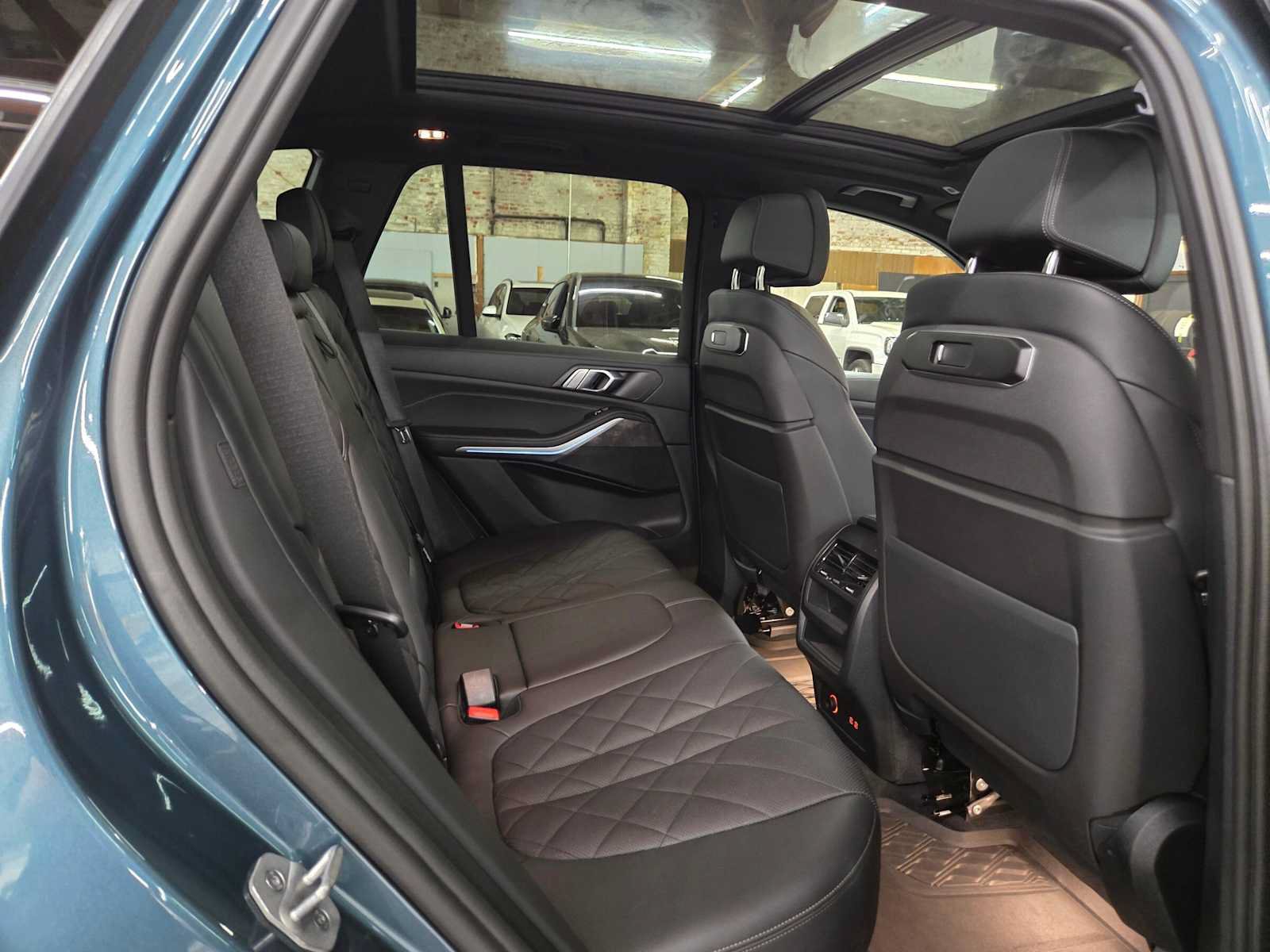 Used 2024 BMW X5 xDrive50e w/ Parking Assistance Package AWD/4WD image 12