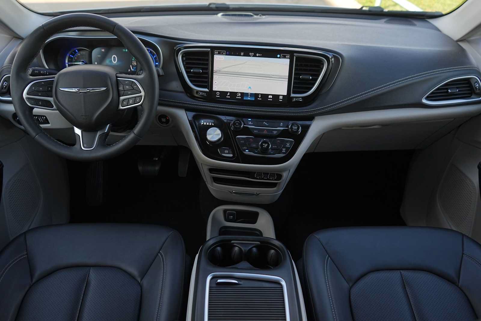 Used 2024 Chrysler Pacifica Limited FWD image 10