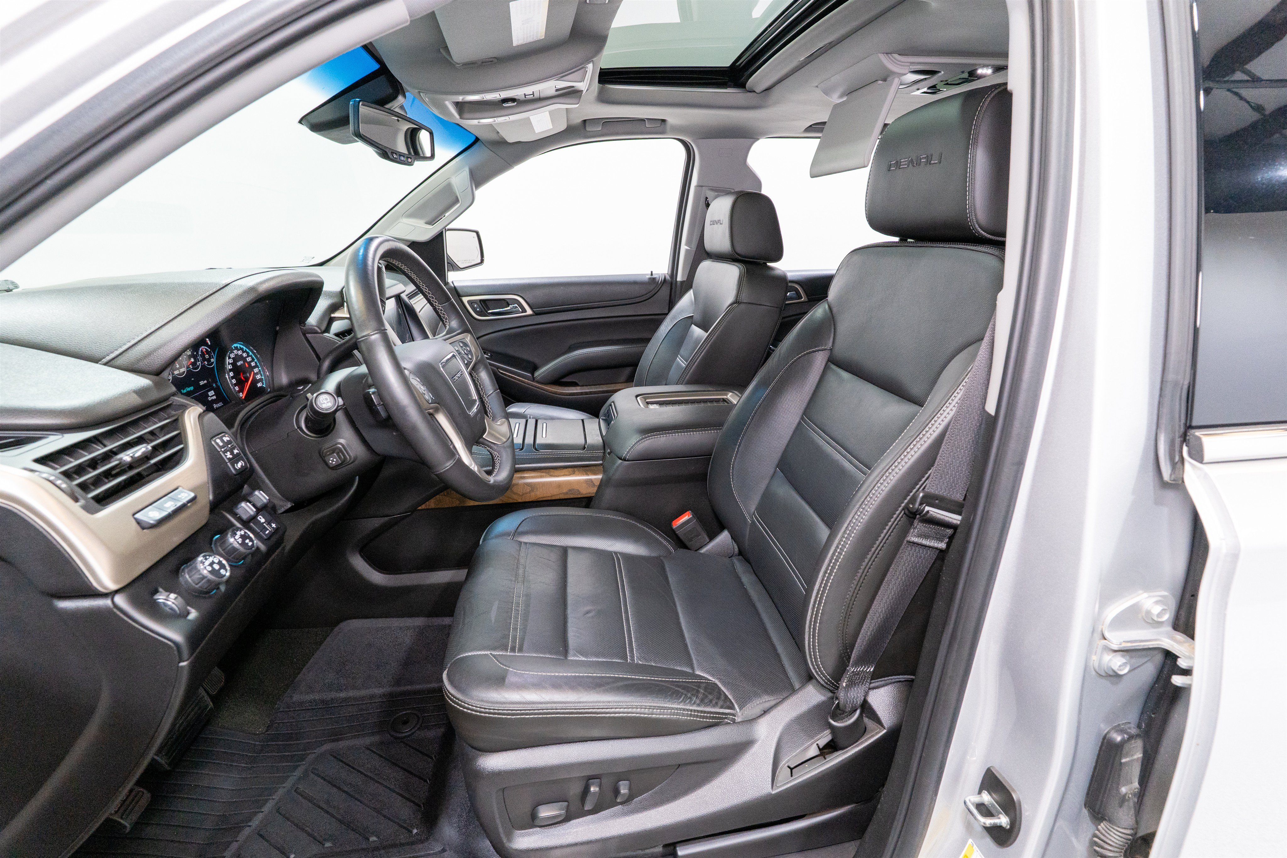 Used 2018 GMC Yukon XL Denali w/ Denali Ultimate Package AWD/4WD image 17