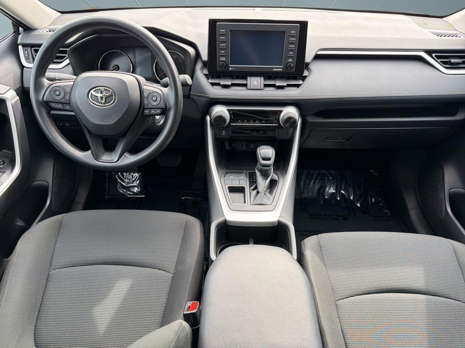 Used 2022 Toyota RAV4 LE image 14