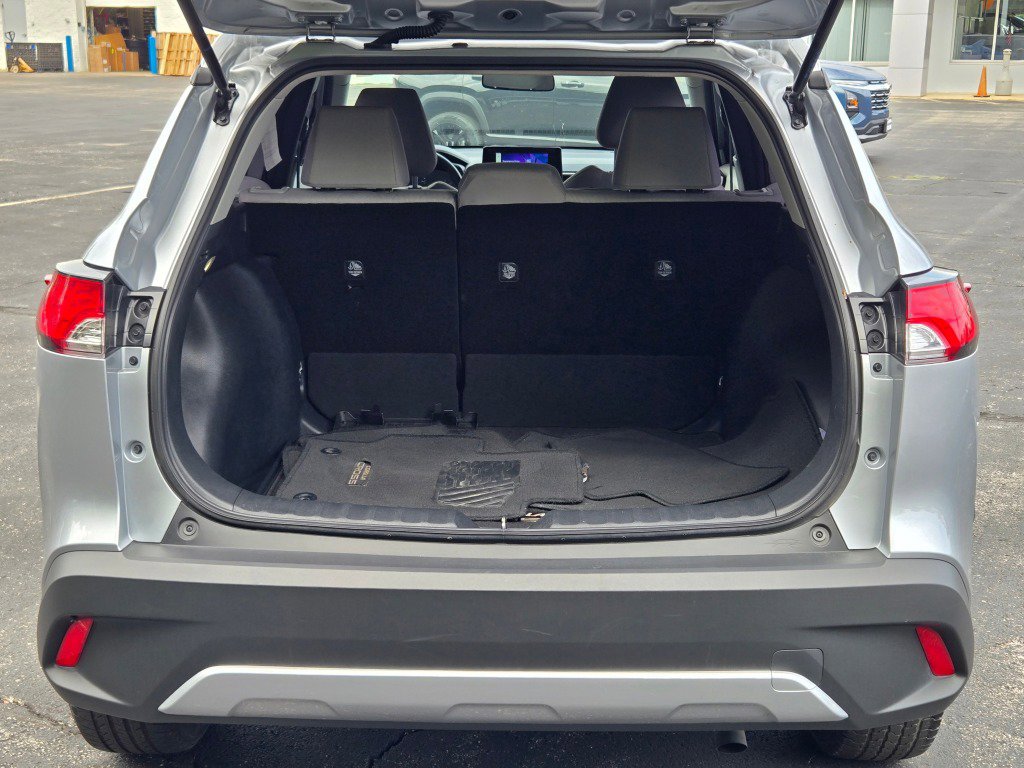 Used 2024 Toyota Corolla Cross L image 12