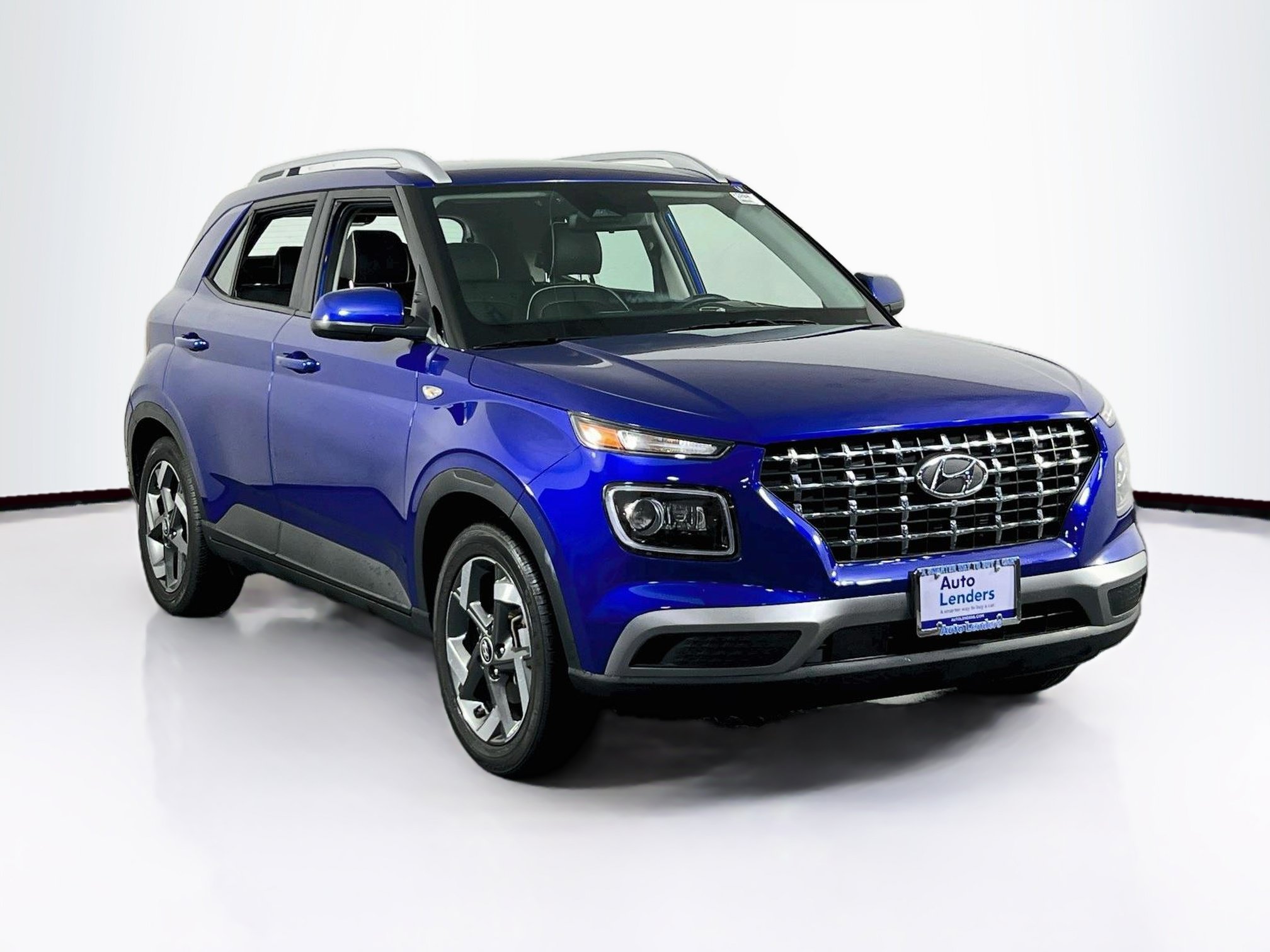 Used 2023 Hyundai Venue Limited w/ Cargo Package FWD image 3