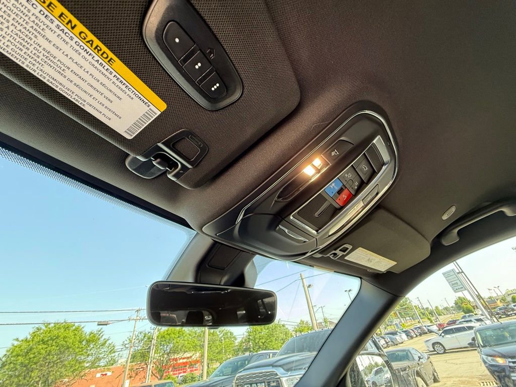 Used 2025 Jeep Grand Cherokee L Limited w/ Black Appearance Package AWD/4WD image 22