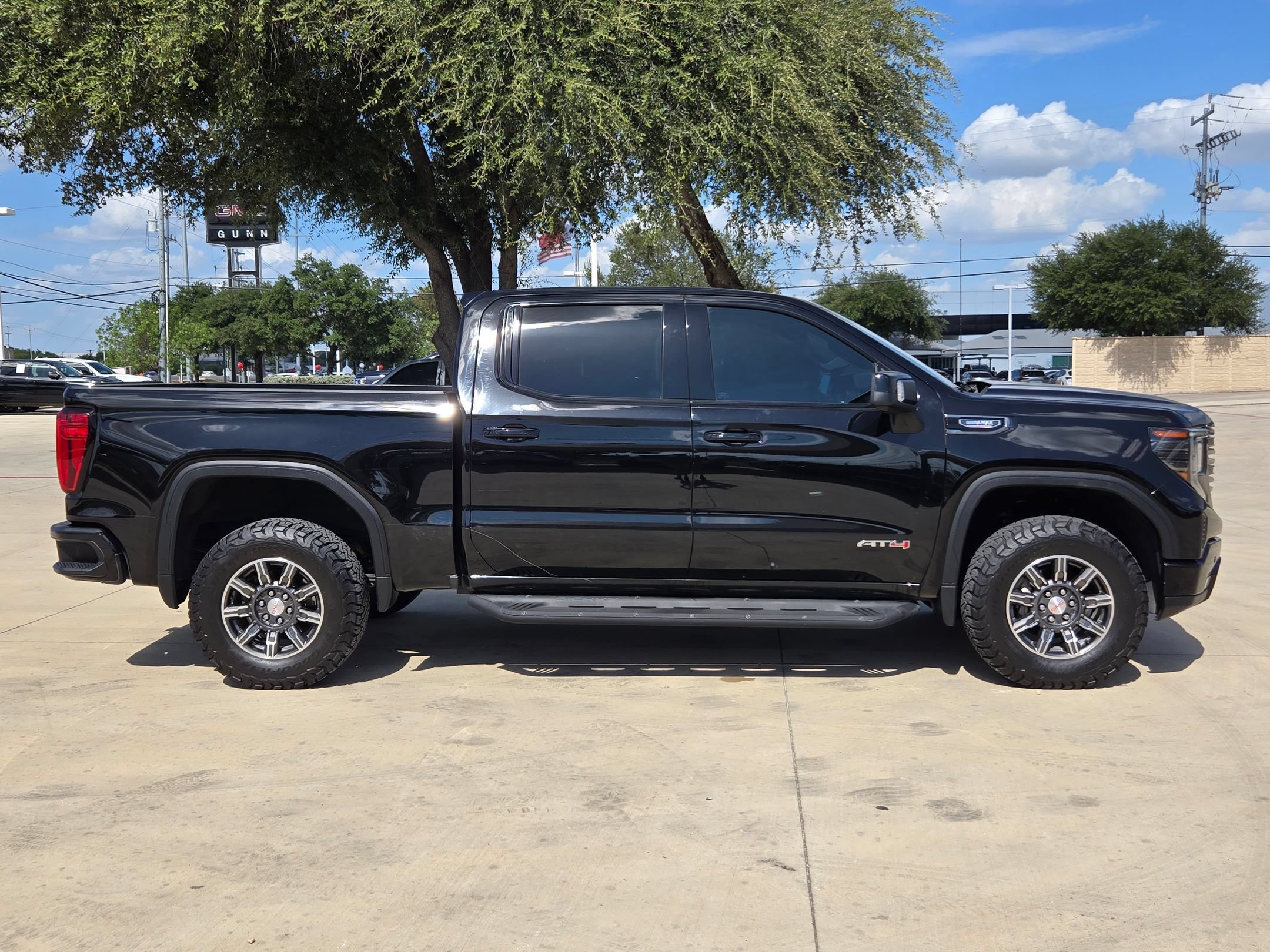 Certified 2024 GMC Sierra 1500 AT4 w/ Technology Package AWD/4WD image 8