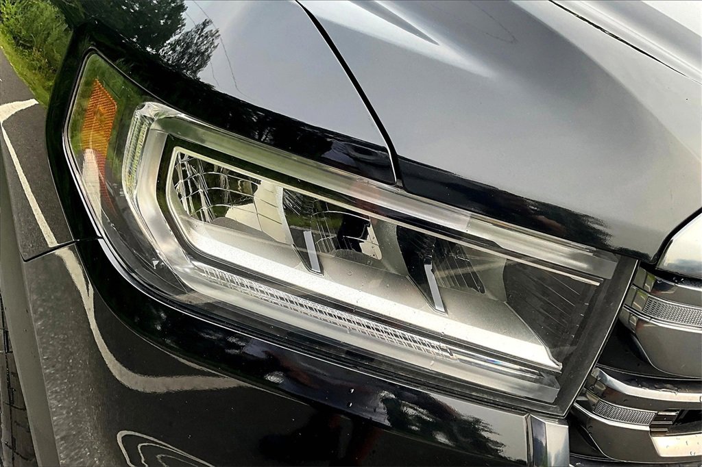 Used 2021 GMC Acadia AT4 w/ Technology Package image 32